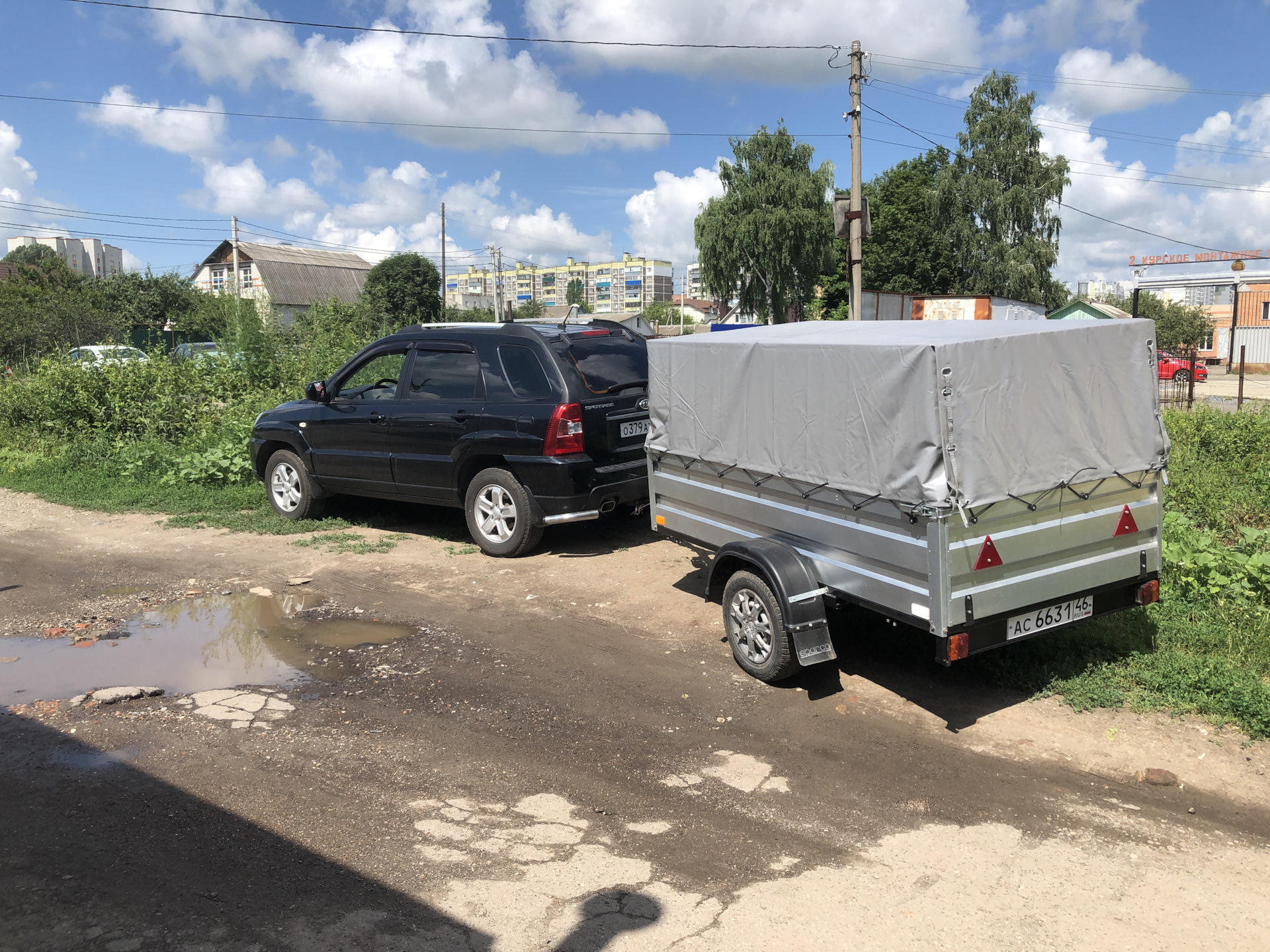 Железнодорожный светофор с шлагбаумом. Грузчики воронеж недорого почасовая оплата 250 час. Железнодорожники. Жд переезд перекрыт. Курск транспортные компании.