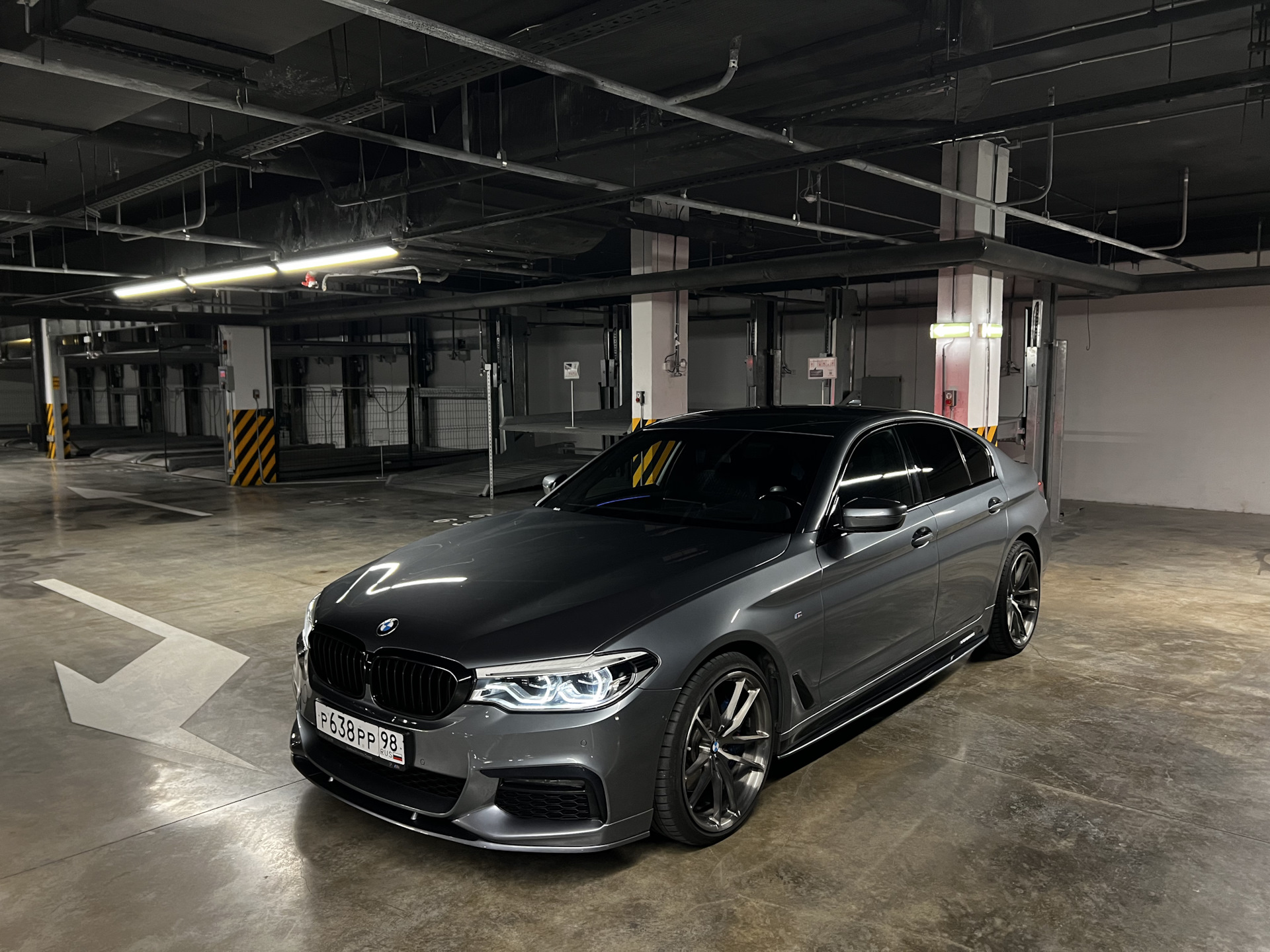 Наклейки на пороги — BMW 5 series (G30), 3 л, 2019 года | аксессуары |  DRIVE2