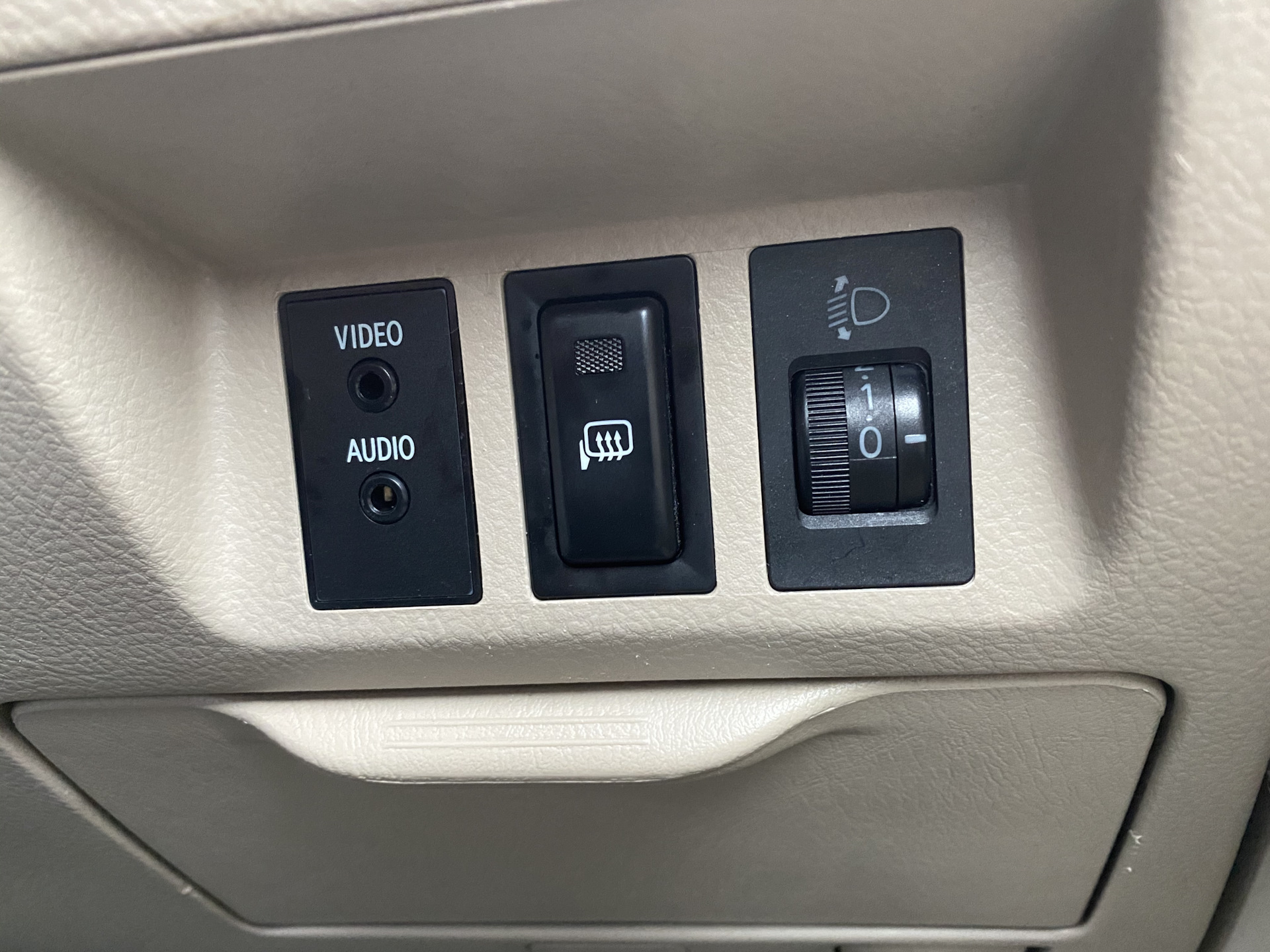 86191-33020 AUX в штатную магнитолу — Toyota Mark II (110), 2,5 л, 2004 ...