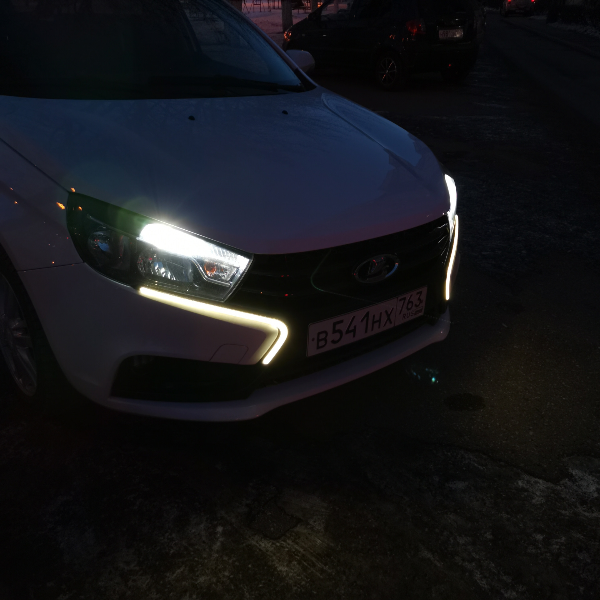 Белые Дхо Лада Веста Купить