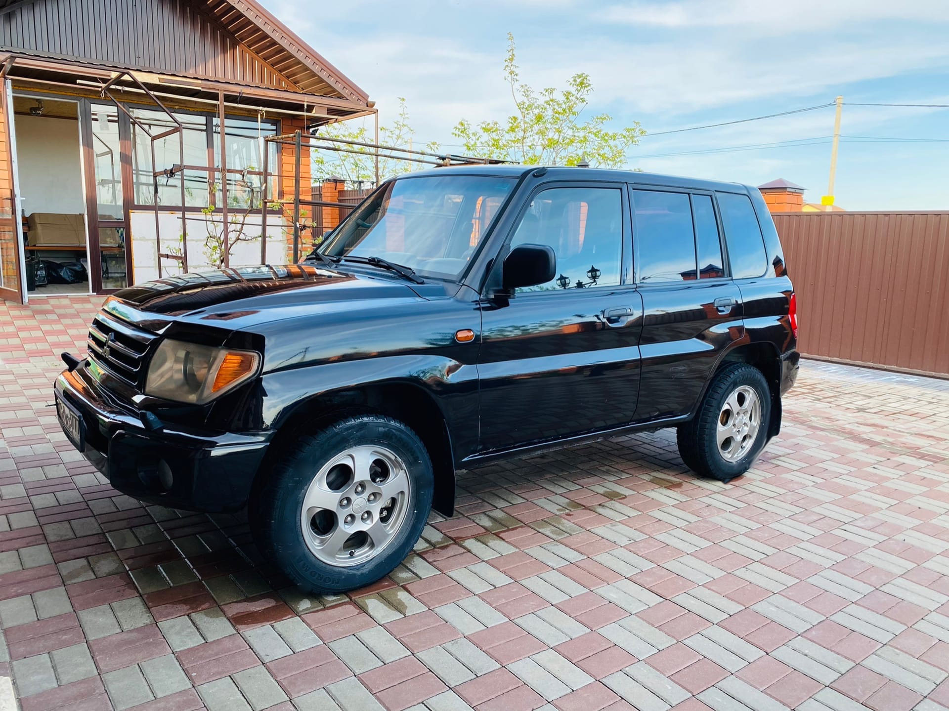 Mitsubishi pajero pinin 1.8. Mitsubishi Pajero Pinin 2002.