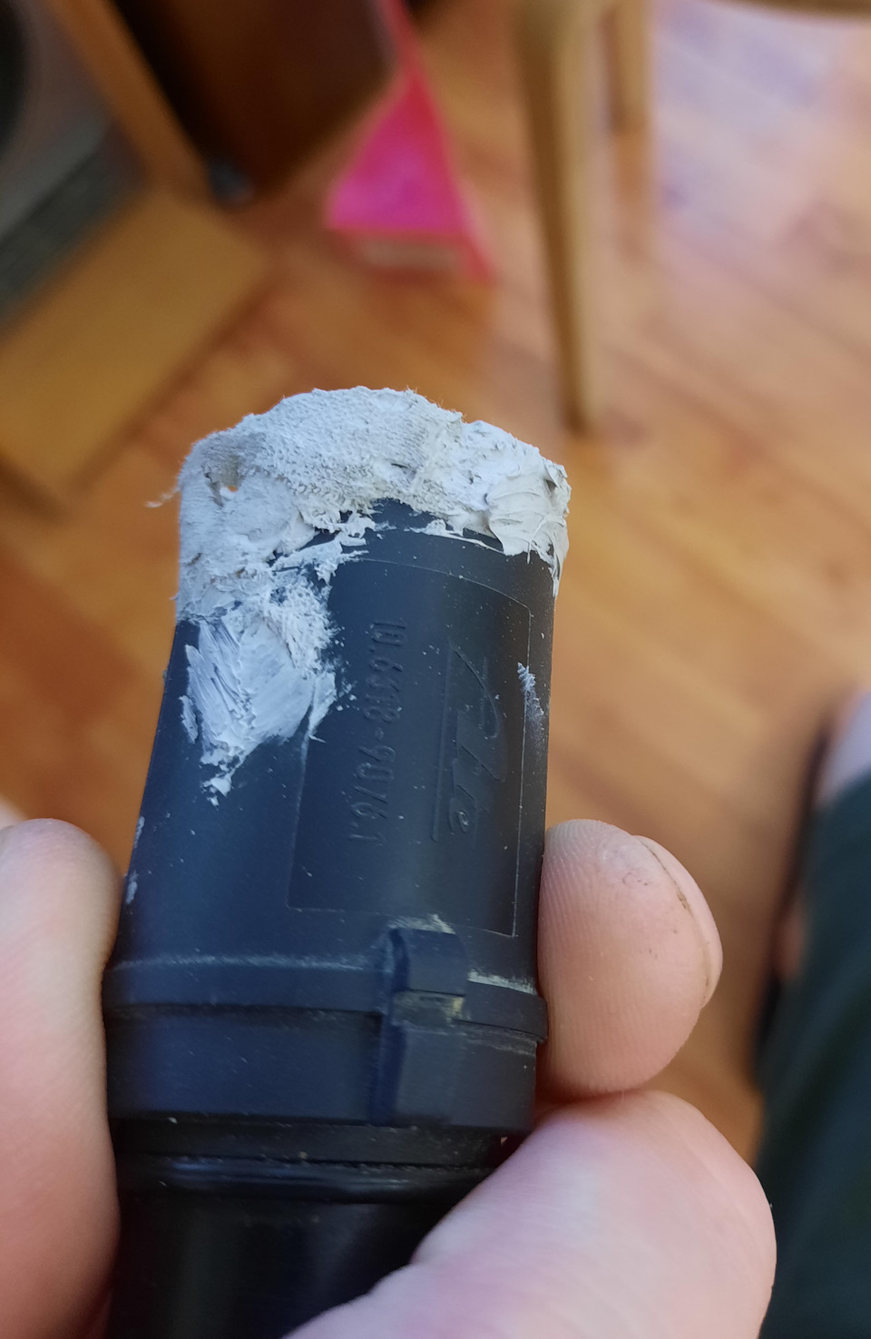 Замена датчика педали тормоза — Volvo XC70 II, 2,5 л, 2006 года | визит ...