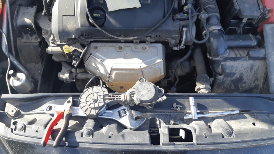 Аккумулятор exide Excell eb620 / Обводной ролик ina / Резинки в ручки ...