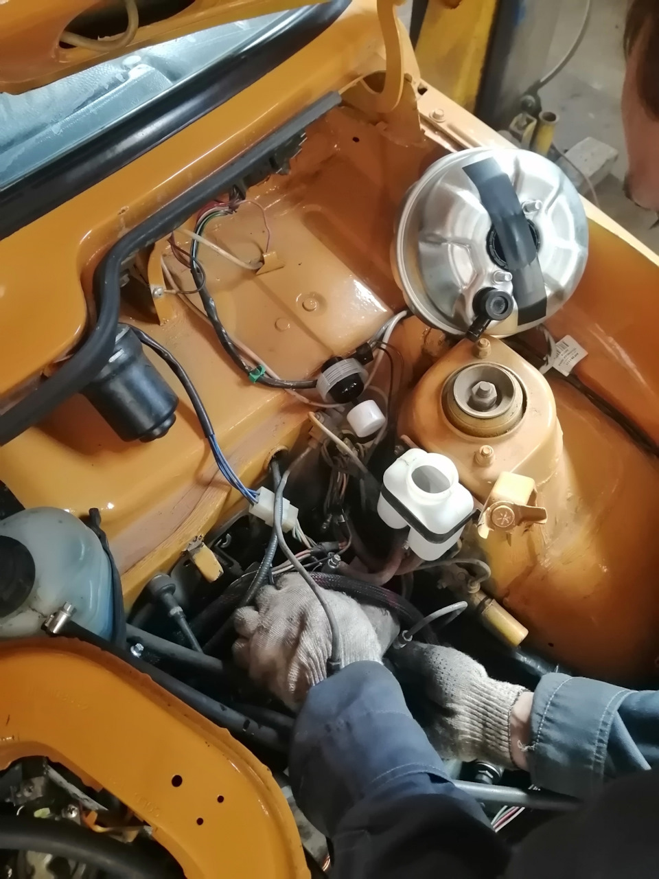 Замена вакуумного усилителя. Прокачка тормозов — КАМАЗ 11113 Ока, 0,8 л ...