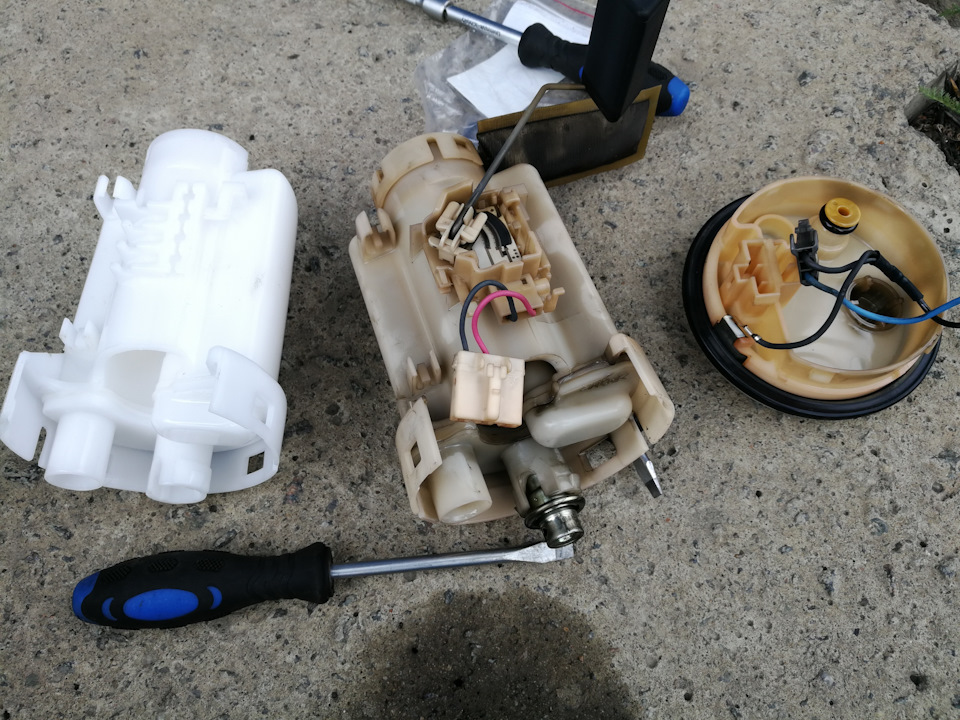 замена топливного фильтра - Toyota Wish (AE10), 1,8 л, 2004 года своими руками D