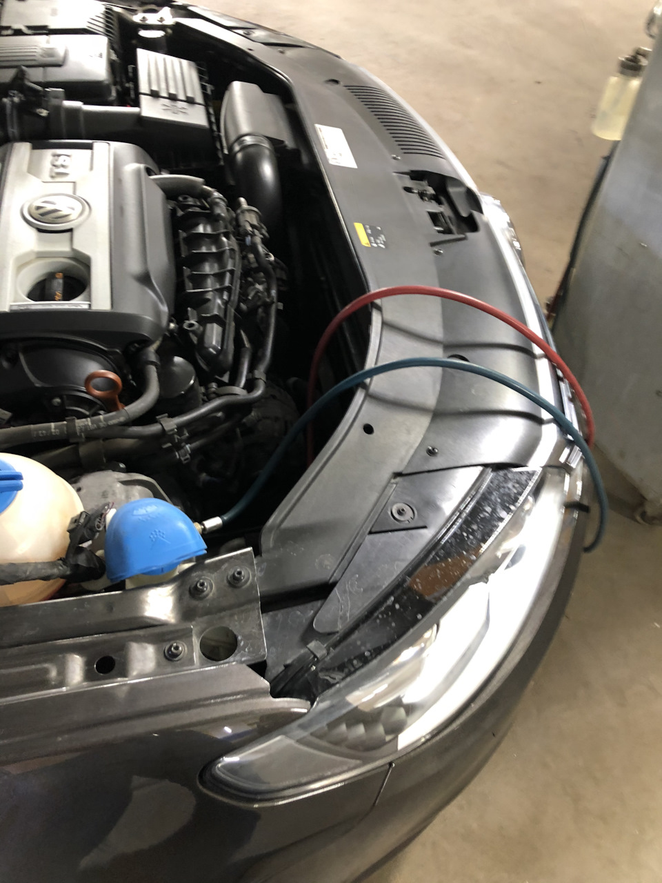 Дозаправка кондиционера. — Volkswagen Passat CC, 1,8 л, 2013 года ...