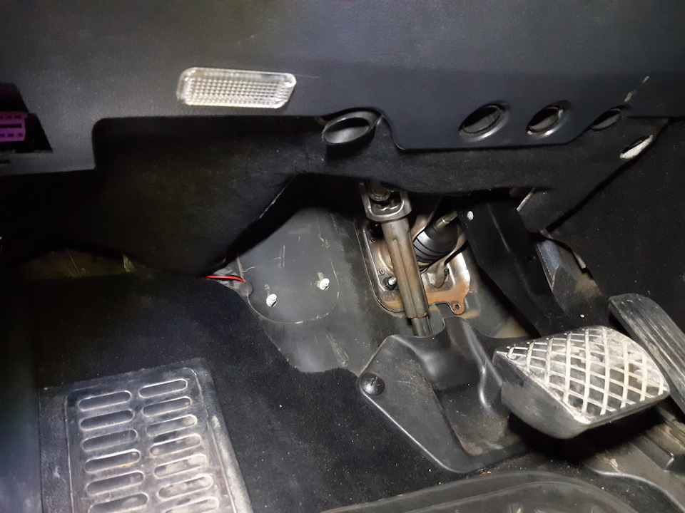 Подсветка пространства ног. — Skoda Octavia Mk2, 1,8 л., 2012 года ...