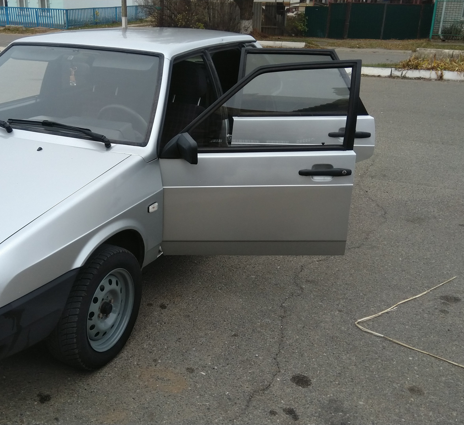 Бесшумные замки и евро ручки на 21099 — Lada 21099, 1,5 л, 2004 года |  тюнинг | DRIVE2