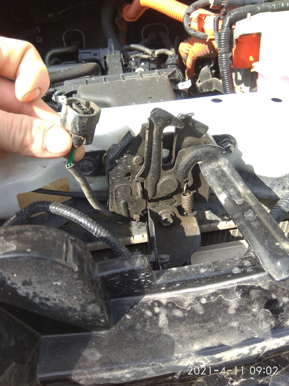 Концевик капота Help — Toyota Voxy (3G), 1,8 л, 2014 года | электроника ...