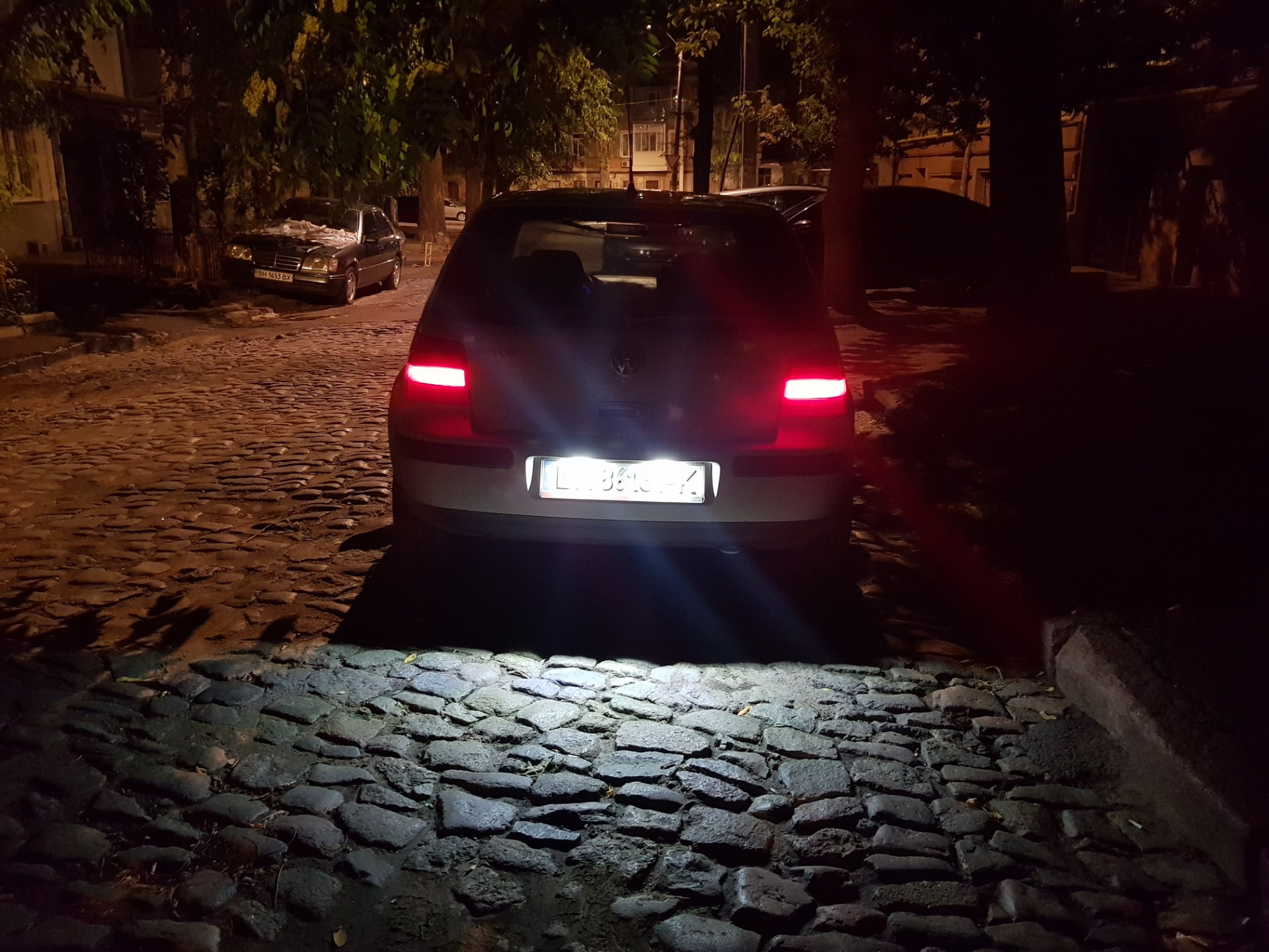 Очень яркий задний ход 2110. Led лампа в задний ход гранта. Яркий задний ход. Led задний ход ваз 2110. Яркий задний ход.