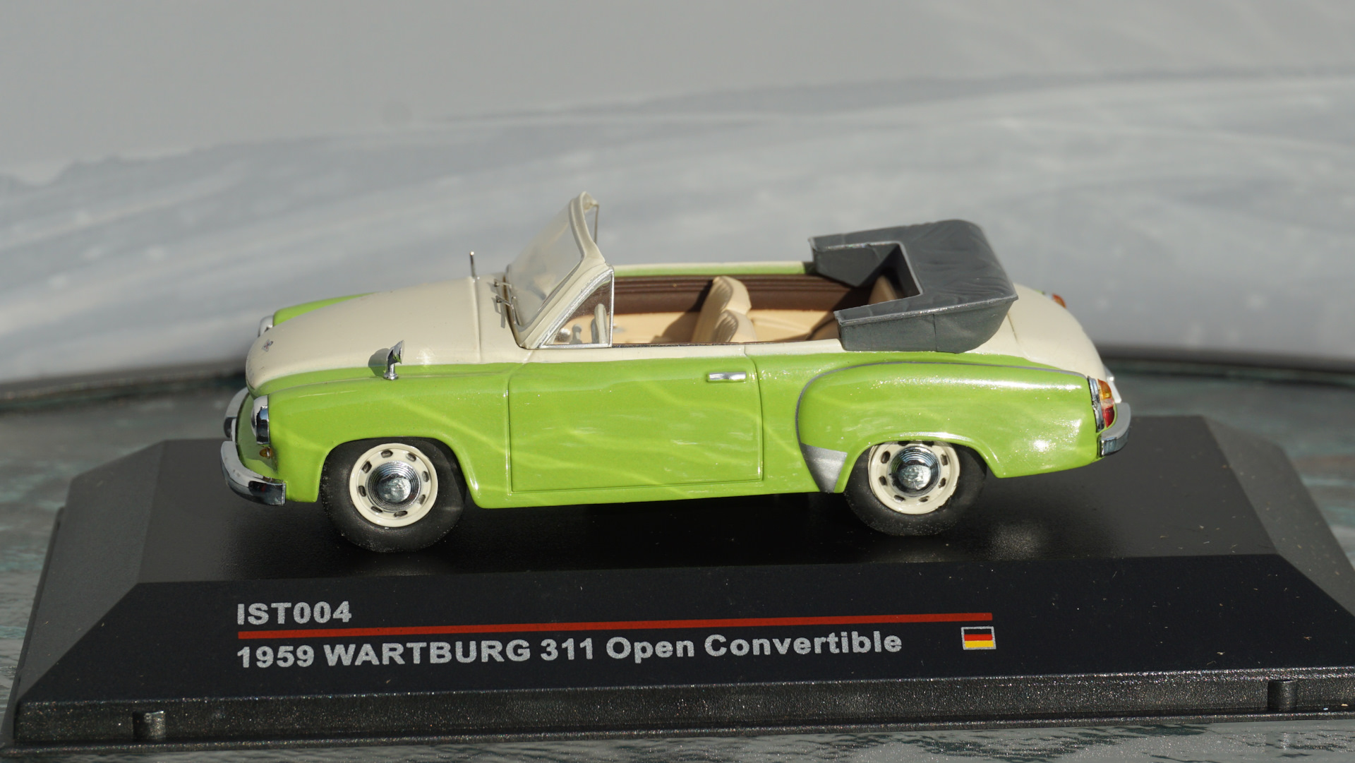 IST #004 1959 Wartburg 311 Open Convertible Green & White ; Scale. 1:43 ;  Year of Manufacture. 1959 №551 — Сообщество «Масштабные Модели» на DRIVE2