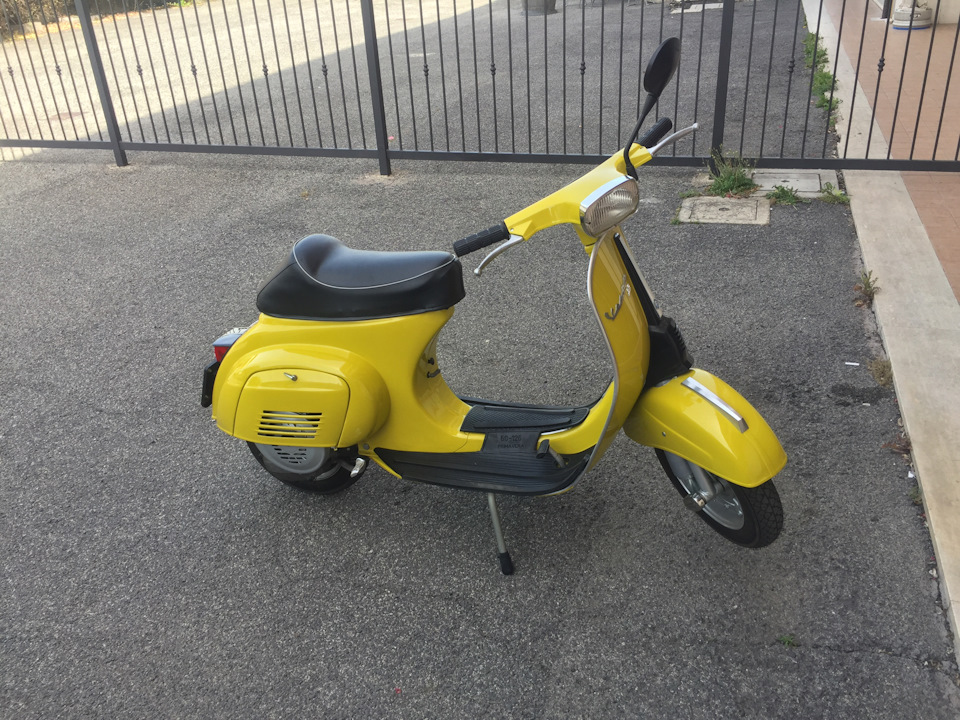 Rotaļlietu bezvadu motocikls Vespa CT-728, balta 