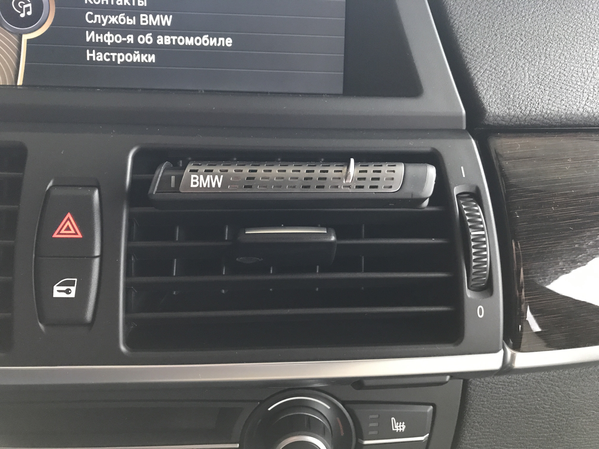 Ароматизатор — BMW X5 (E70), 3 л, 2011 года | аксессуары | DRIVE2
