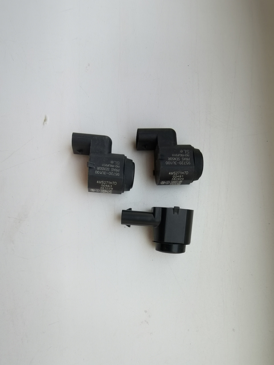 Центральный заказывал год назад по сей день работает умер второй заказал с запасом, а вот боковой первый раз беру. 692,42 руб. 9%OFF | 95720-3U100 95720 3U100 957203U100 PDC датчик обратной парковки a.aliexpress.com/_9vyc8N Второй 728,53 руб. 17%OFF | Высококачественный автомобильный радар-детектор PDC 95720-3U000 Новый датчик парковки для Huyndai Kia 957203U000 a.aliexpress.com/_99ySJx — KIA Sportage (3G). Запчасти на фото: 957203U100, 957203U000, 4MS271H7D, 381029