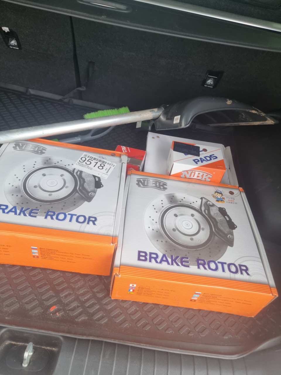 Замена колодок и тормозных дисков — KIA Sportage (4G), 2,4 л, 2019 года ...