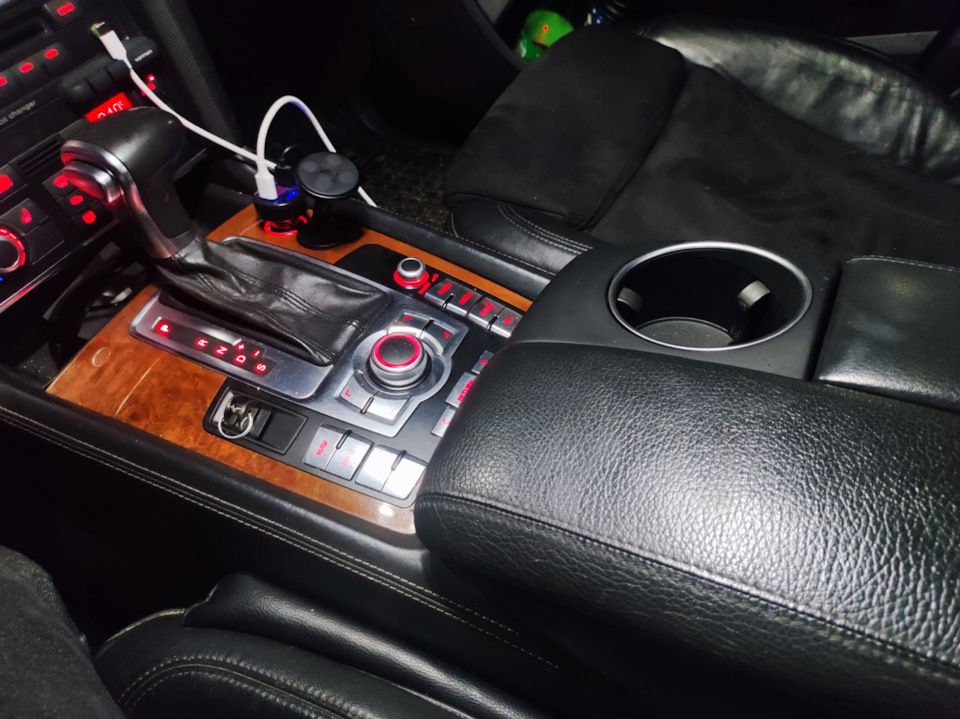 Хром кольцо в подлокотник — Audi Q7 (1G), 3 л, 2007 года | стайлинг ...
