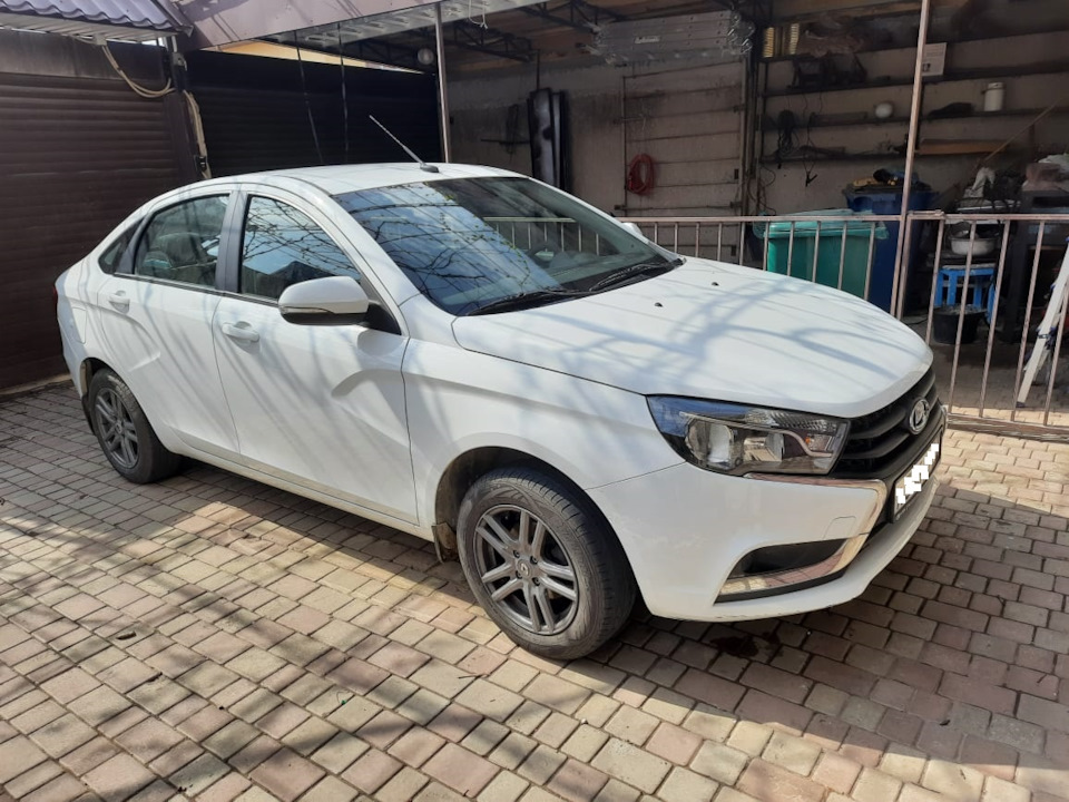 Пробил колесо о бордюр, купил б/у диски — Lada Vesta CNG, 1,6 л, 2017 ...