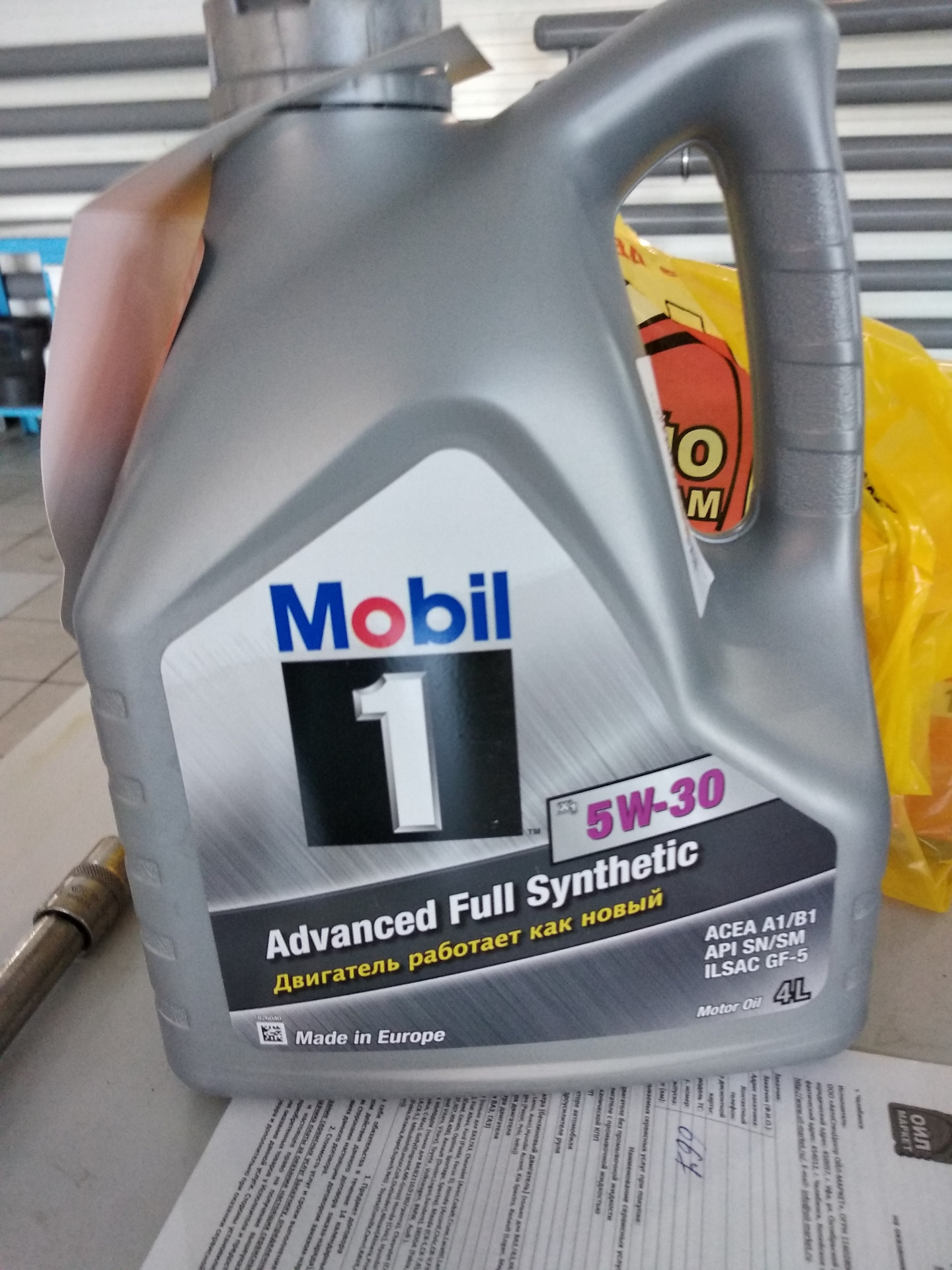Какое масло льют в мицубиси. Mobil 5w30 Citroen. Моторное масло для Мицубиси АСХ. Моторное масло Митсубиси ASX 1.6. Моторное масло для ASX 1.8 2014.