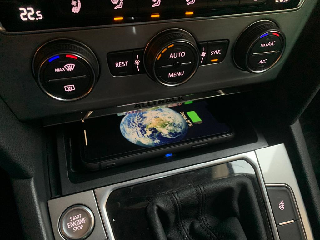 Беспроводная зарядка — Volkswagen Passat Alltrack (B8), 2 л, 2018 года ...