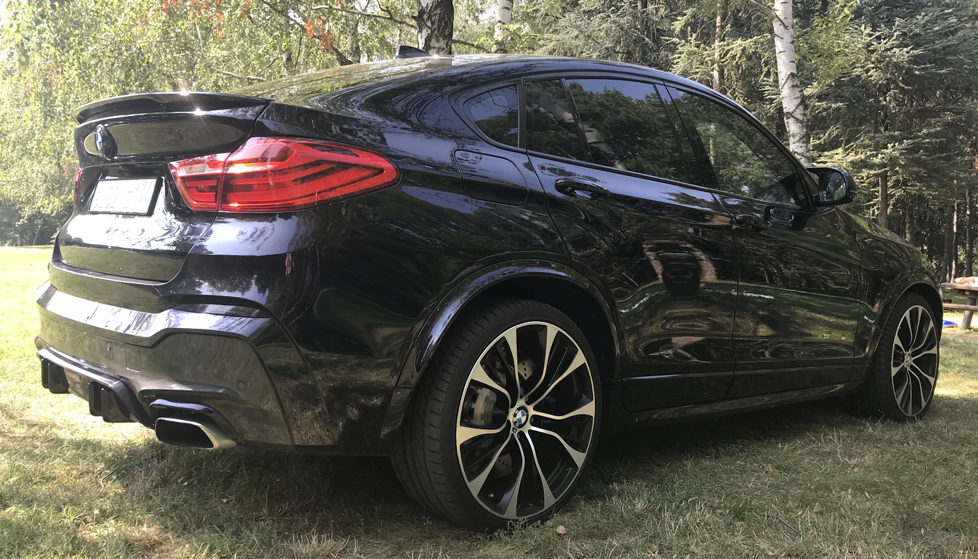 Шины бмв x4. BMW x4 f26 Hamann. BMW x4 r18. BMW x4 диски. X4 f26.