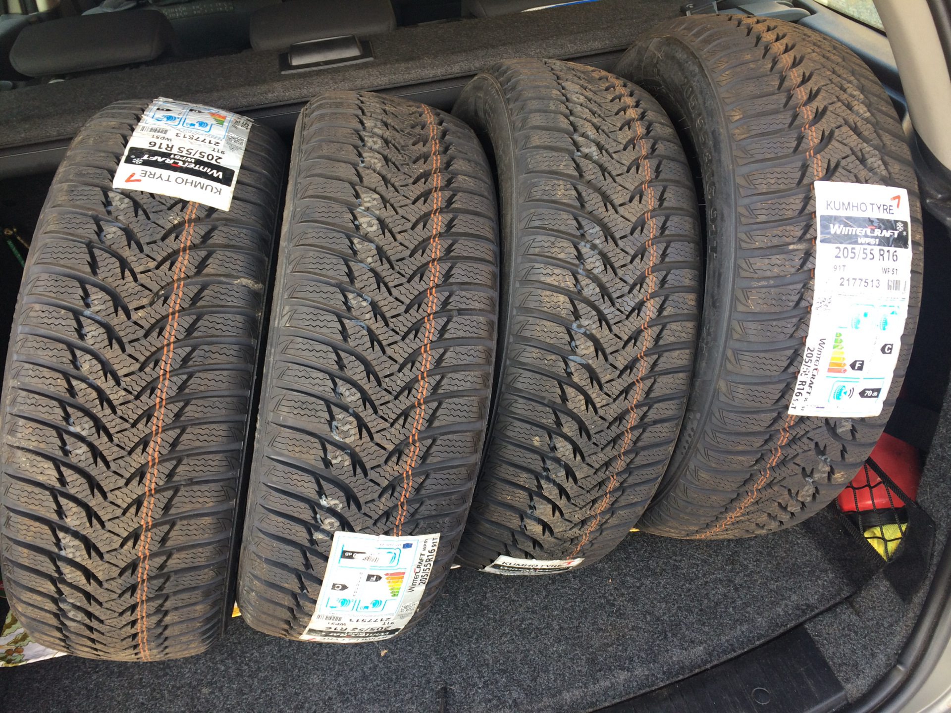 Kumho wintercraft suv ice ws31. Kumho 215/55/16 h 93 wp-51. Kumho wp-51 185/65 r14 86t. 215/55 r16 93h kumho wp51. Kumho wi31 185/60 r14 82t.