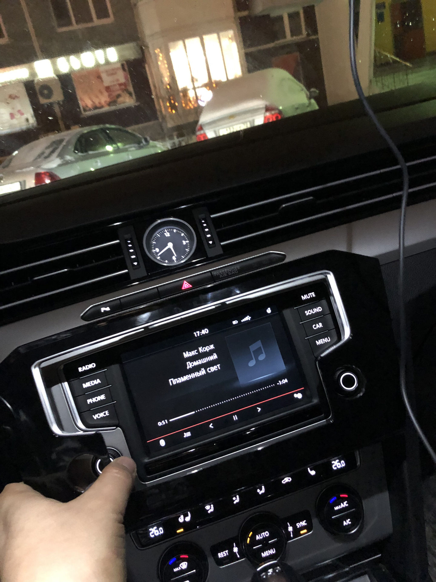 Заменил рамку магнитолы — Volkswagen Passat B8, 1,4 л, 2015 года ...