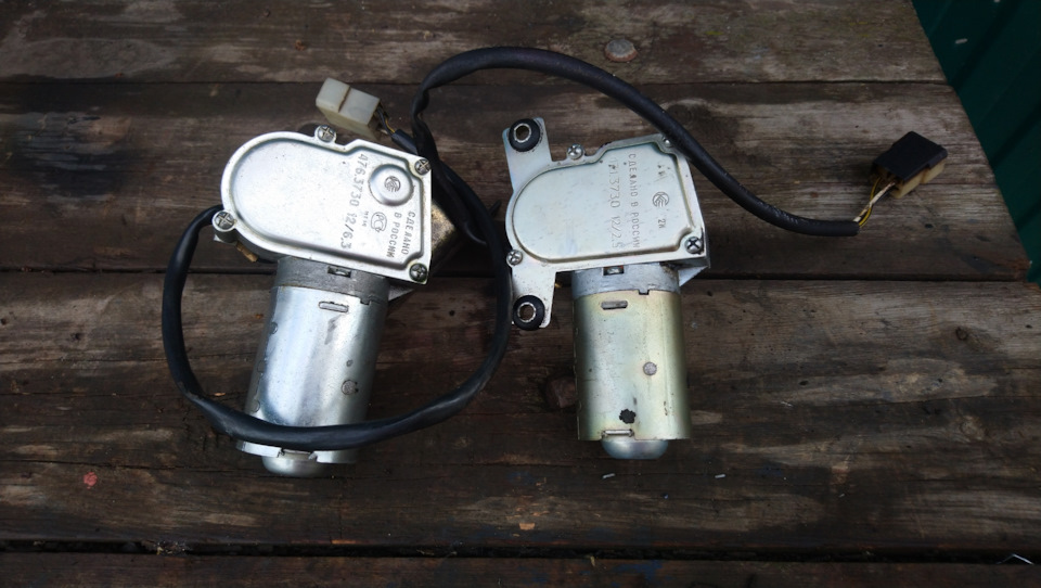 Мотор редуктора дворников. — СеАЗ 11113 Ока, 0,8 л, 2002 года ...