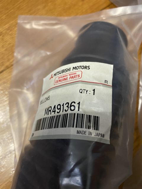 MR491361 Пыльник рулевой рейки Mitsubishi | Запчасти на DRIVE2