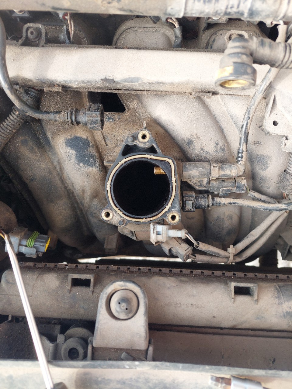 Чистка дроссельной заслонки. — Peugeot 307 SW, 2 л, 2004 года | своими ...