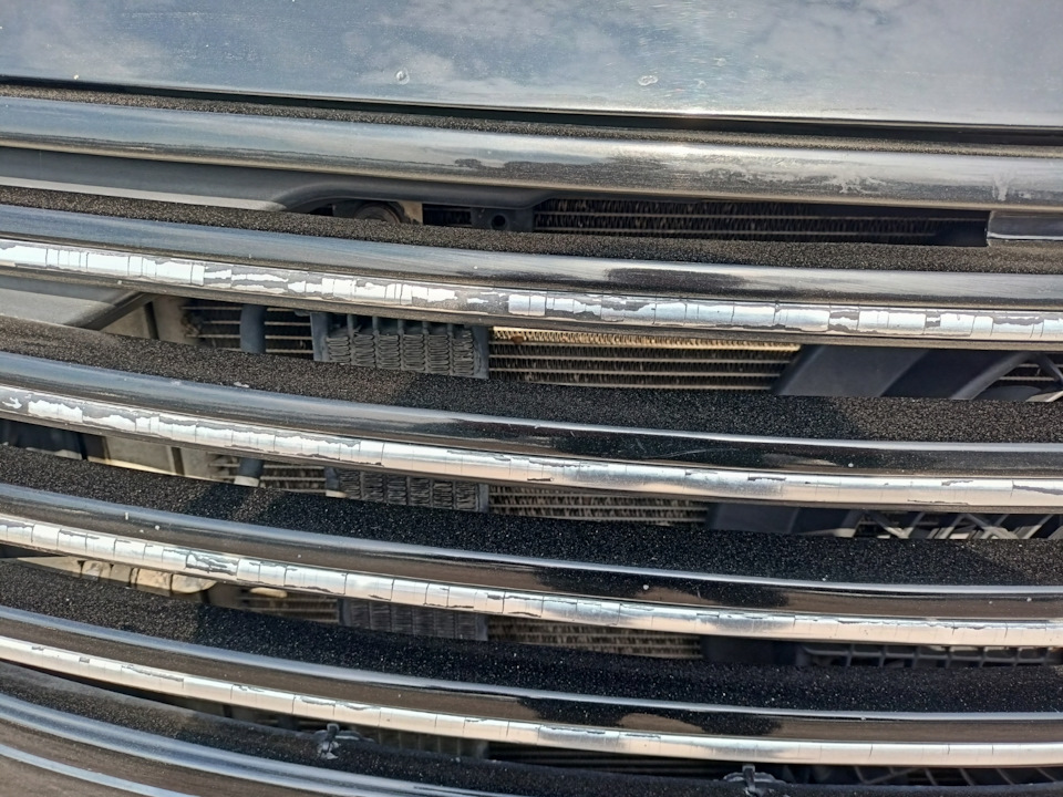 Готовимся к летнему сезону, поменял хром на решетке радиатора ну и ...