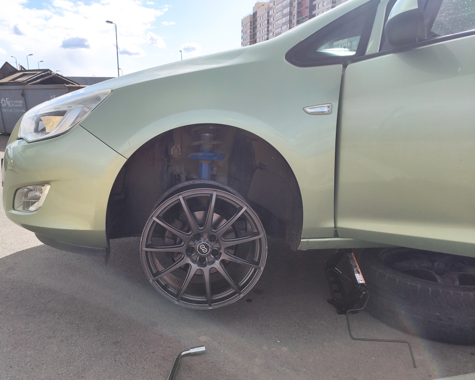 Диски агрессор бмв g30. Резина на 22 диски. Порше кайен на 22 дисках. Диски r21 bmw g30. Диски vossen cvt r22 infiniti.