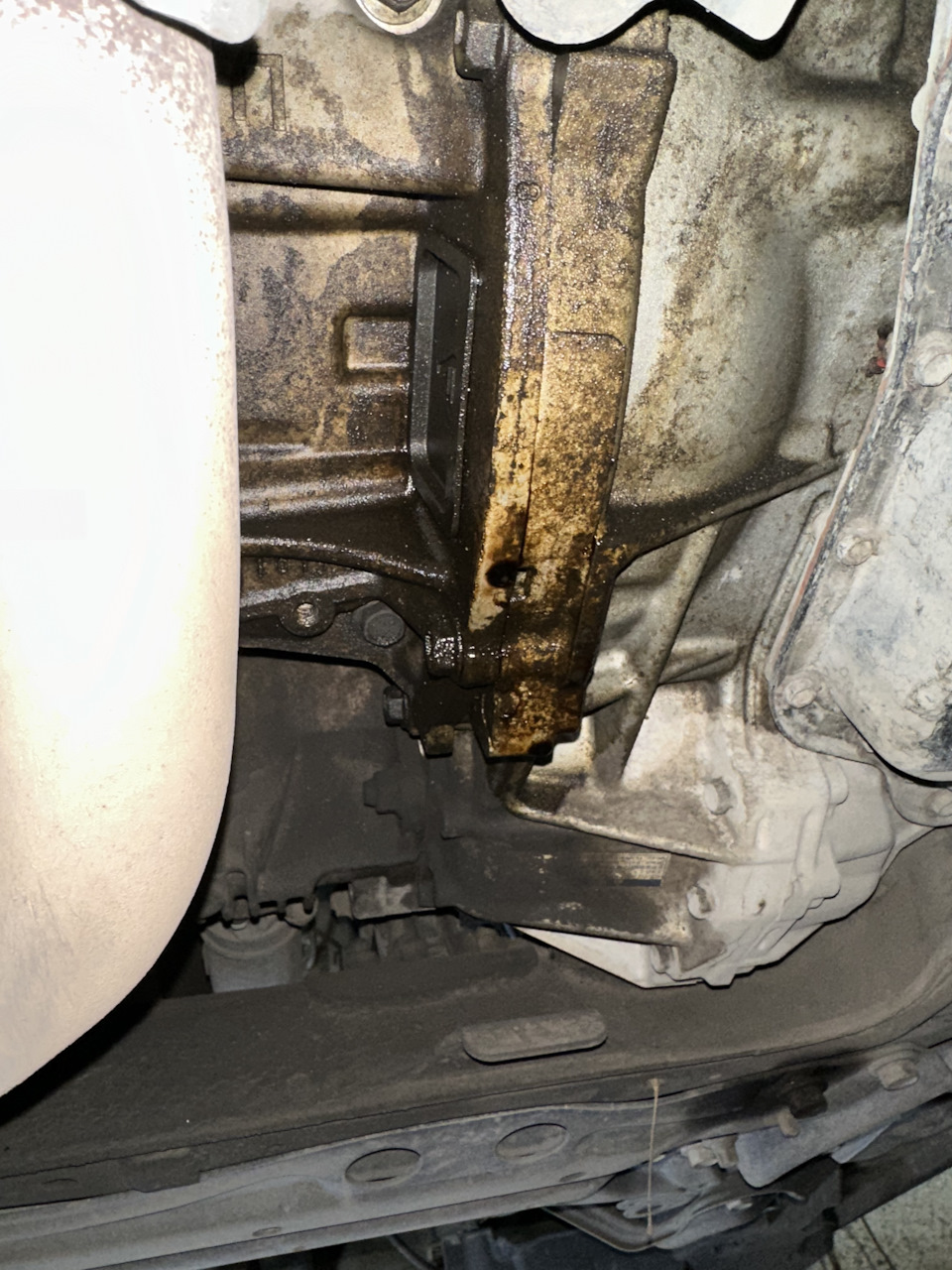 Кореной сальник потек — Toyota RAV4 (IV), 2,5 л, 2013 года | визит на ...