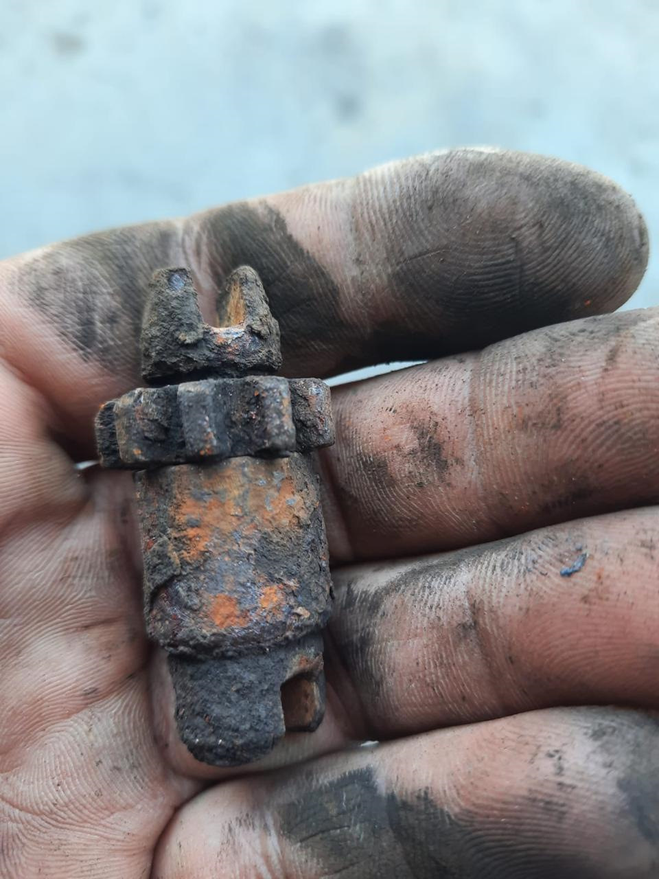 Замена колодок ручника, покраска тормозных щитков, чистка задних ...