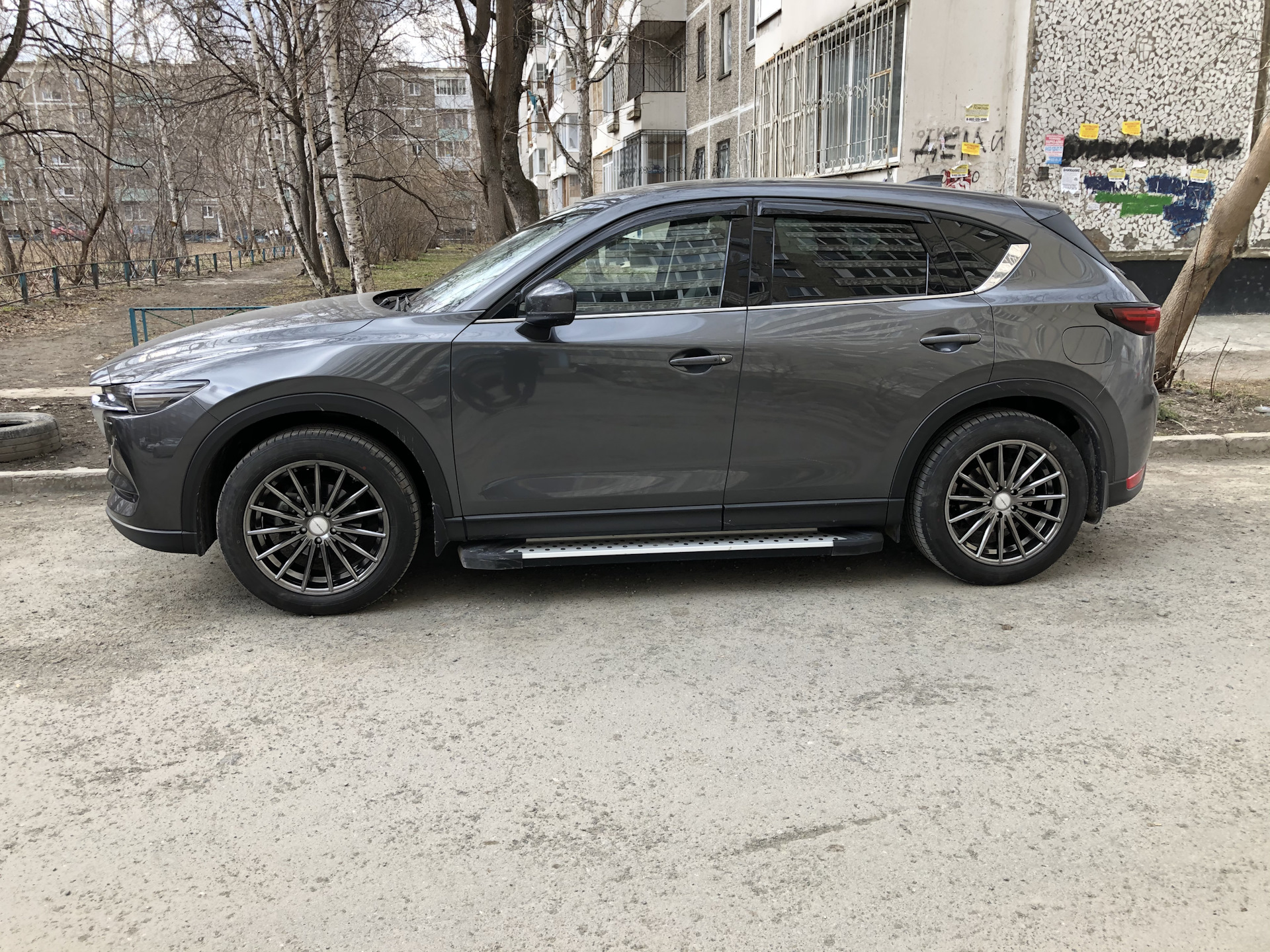 Пороги сх5. Пороги Mazda CX-5. Пороги Мазда сх5. Мазда СХ 7 пороги. Белая Мазда сх5 с порогами.