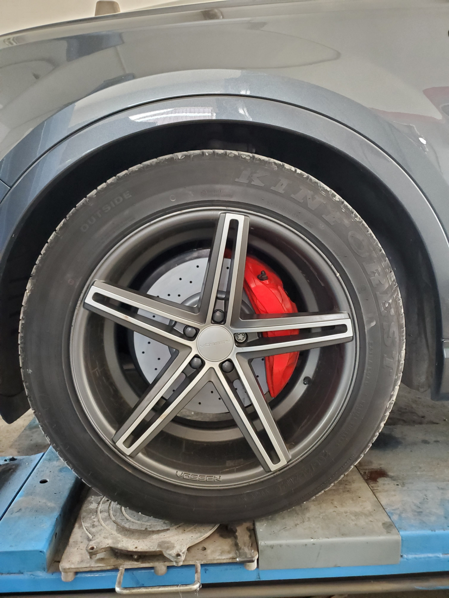 Красные суппорта +50 л.с. — Audi Q7 (2G), 3 л, 2015 года | стайлинг ...