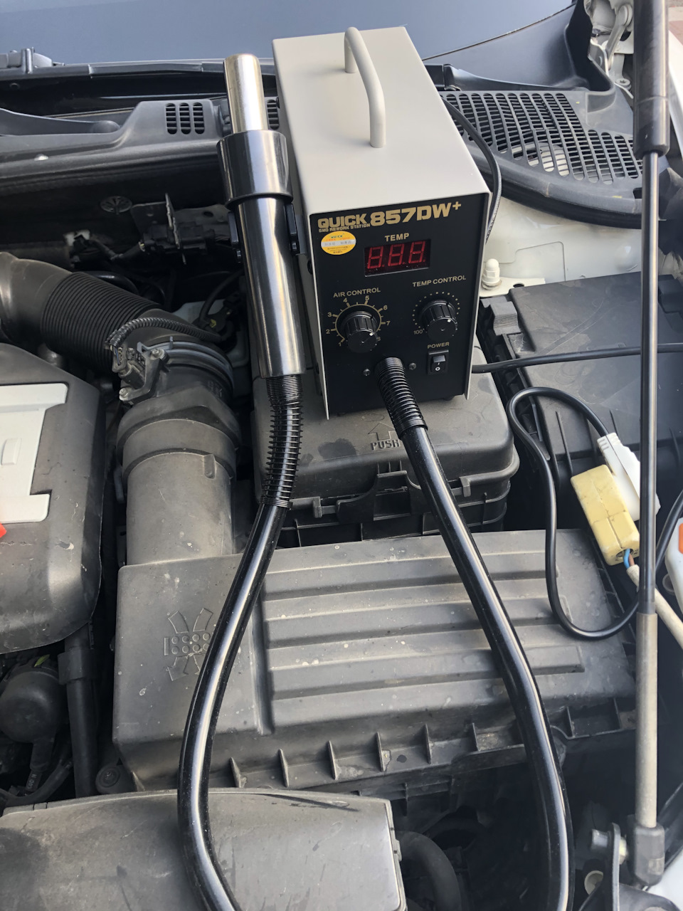 Клапан N80 — вентиляция топливного бака. — Skoda Octavia A5 Mk2, 1,8 л ...