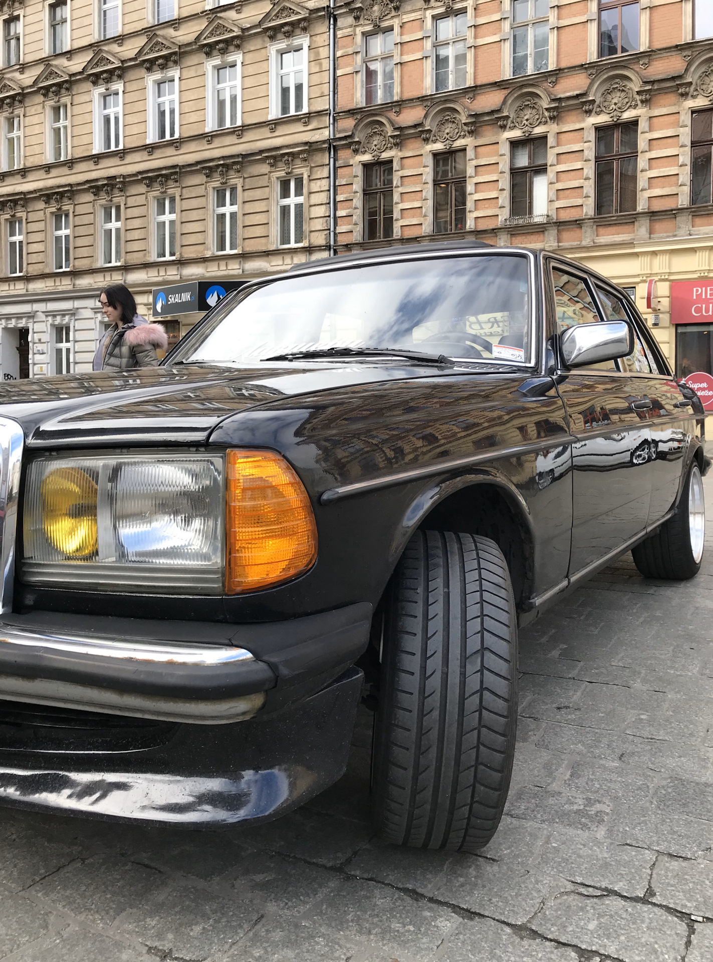 W123 черный