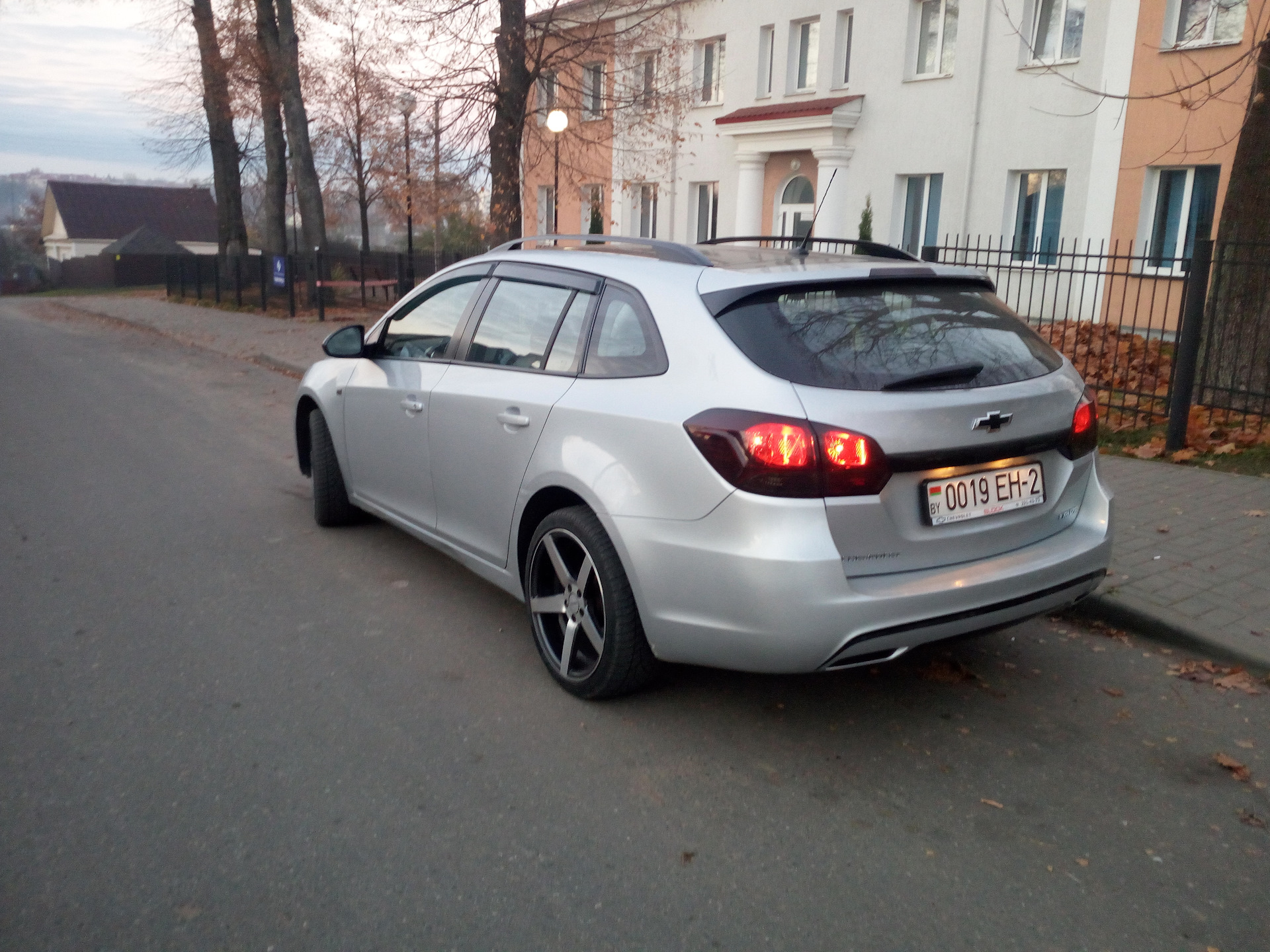 chevrolet cruze универсал r18