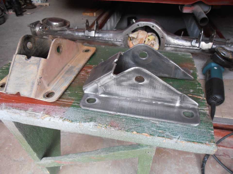 Когда делаешь такие вещи, кажется будто в телешоу про доработки и восстановление машин. Там также все очищается до голого металла и приводится до оригинального и доработанного состояния. Конечно у них инструмент есть необходимый и ресурсы, но думаю выходит не хуже)) — Lada 21011