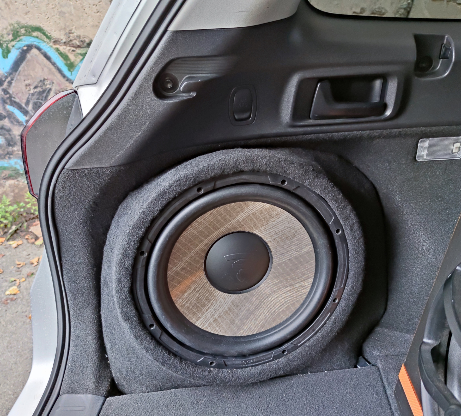 Короб на саб 10 дюймов. Фиат палио хэтчбек 2001 салон багажник. Саба 70. Порт сабвуфера 160. Fiat palio 1.