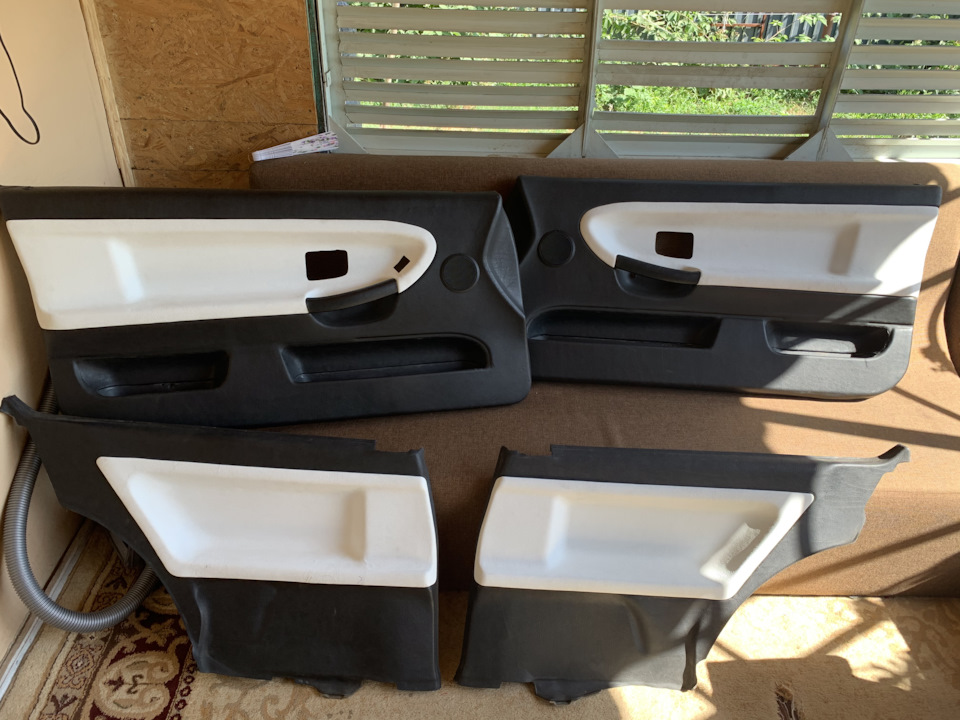 Ремонт отклеивающегося молдинга бокового стекла багажника — Volvo XC70 ...