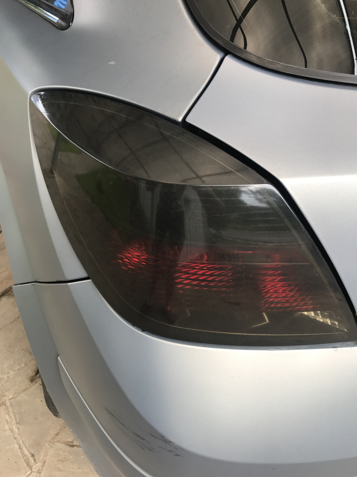 тонировка задних фонарей g31. красный шевроле круз тонировка задних фонарей. частичная тонировка задних фонарей kyron. тонировка фонарей q5. тонировка задних фонорей плёнкой.