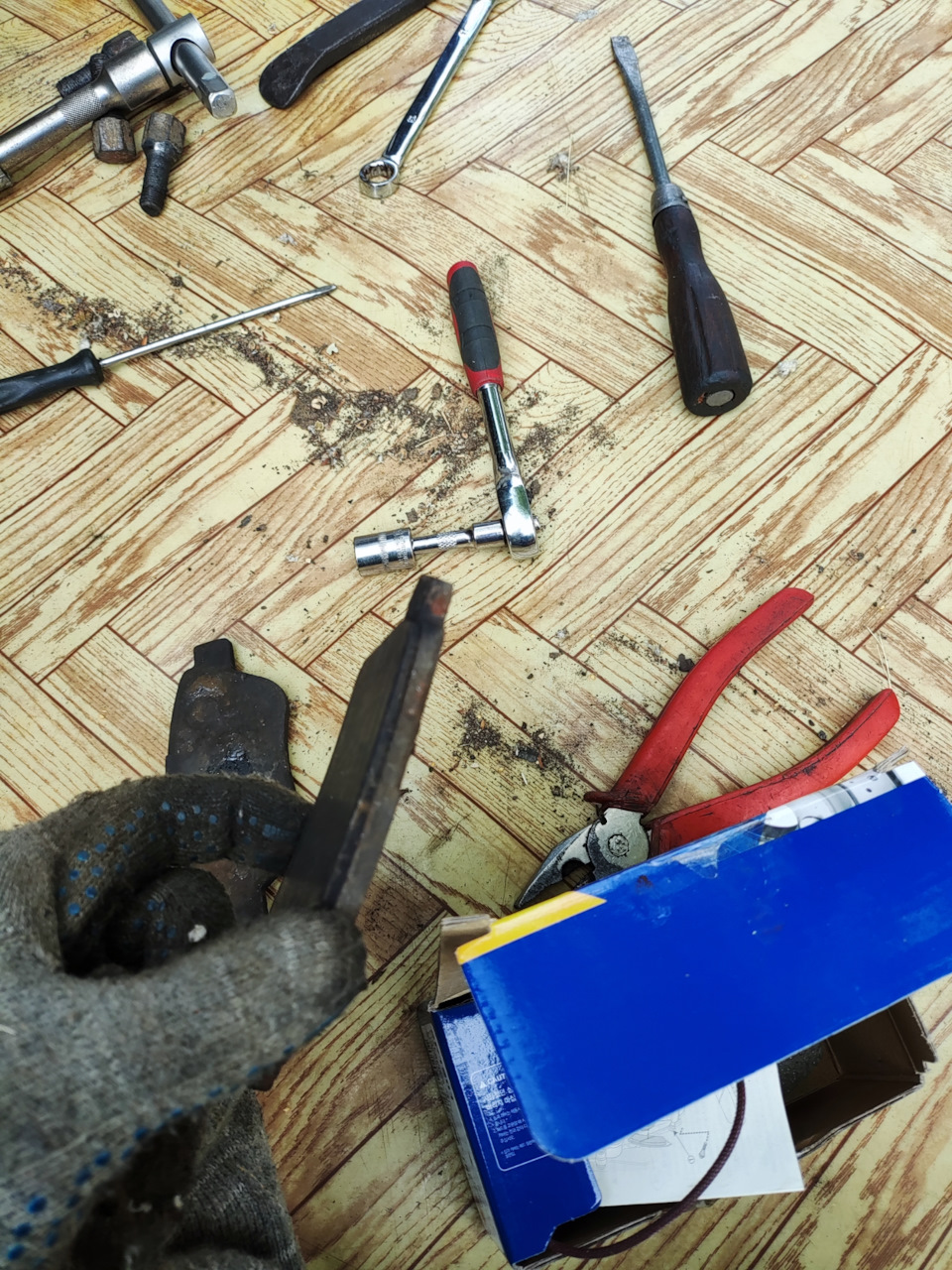 Замена передних накладок — FIAT Albea, 1,4 л, 2010 года | плановое ТО ...