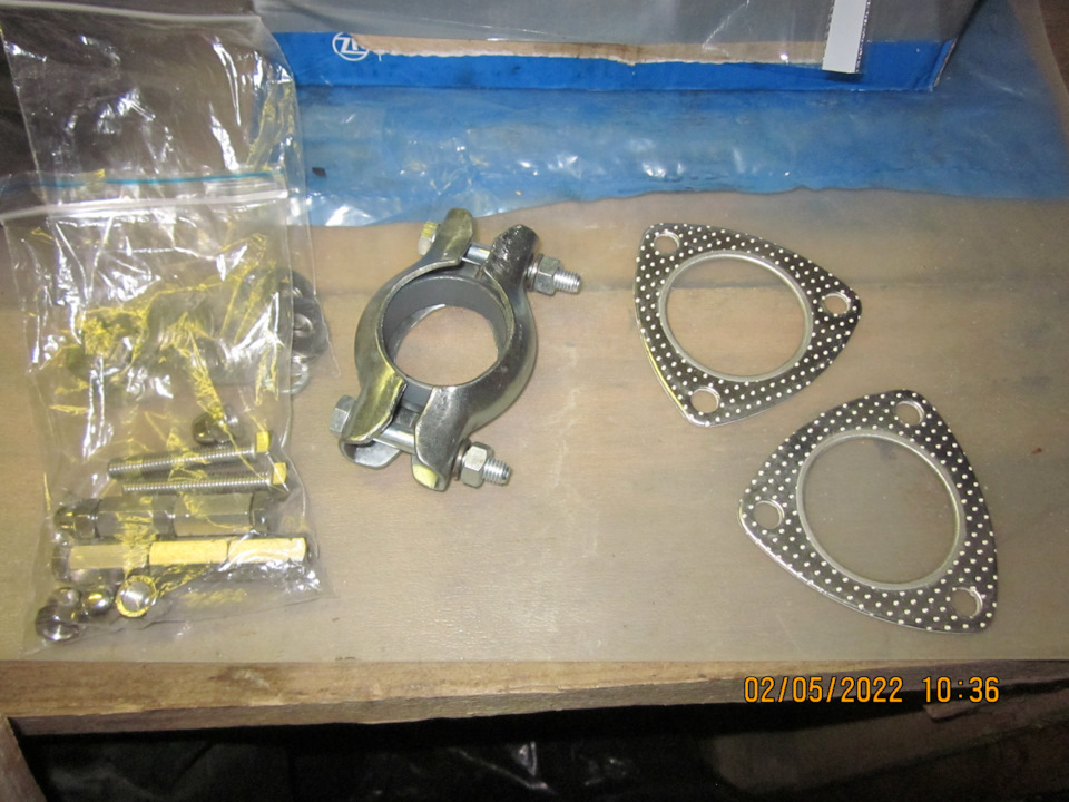 Комплект нового крепежа. Хомут от ВАЗ2108 из черняшки, резьбовой крепёж из нержавейки — Lada Vesta SW (1G)