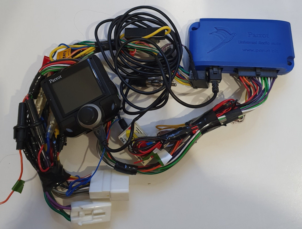 Parrot universal hands free что это такое в автомобиле