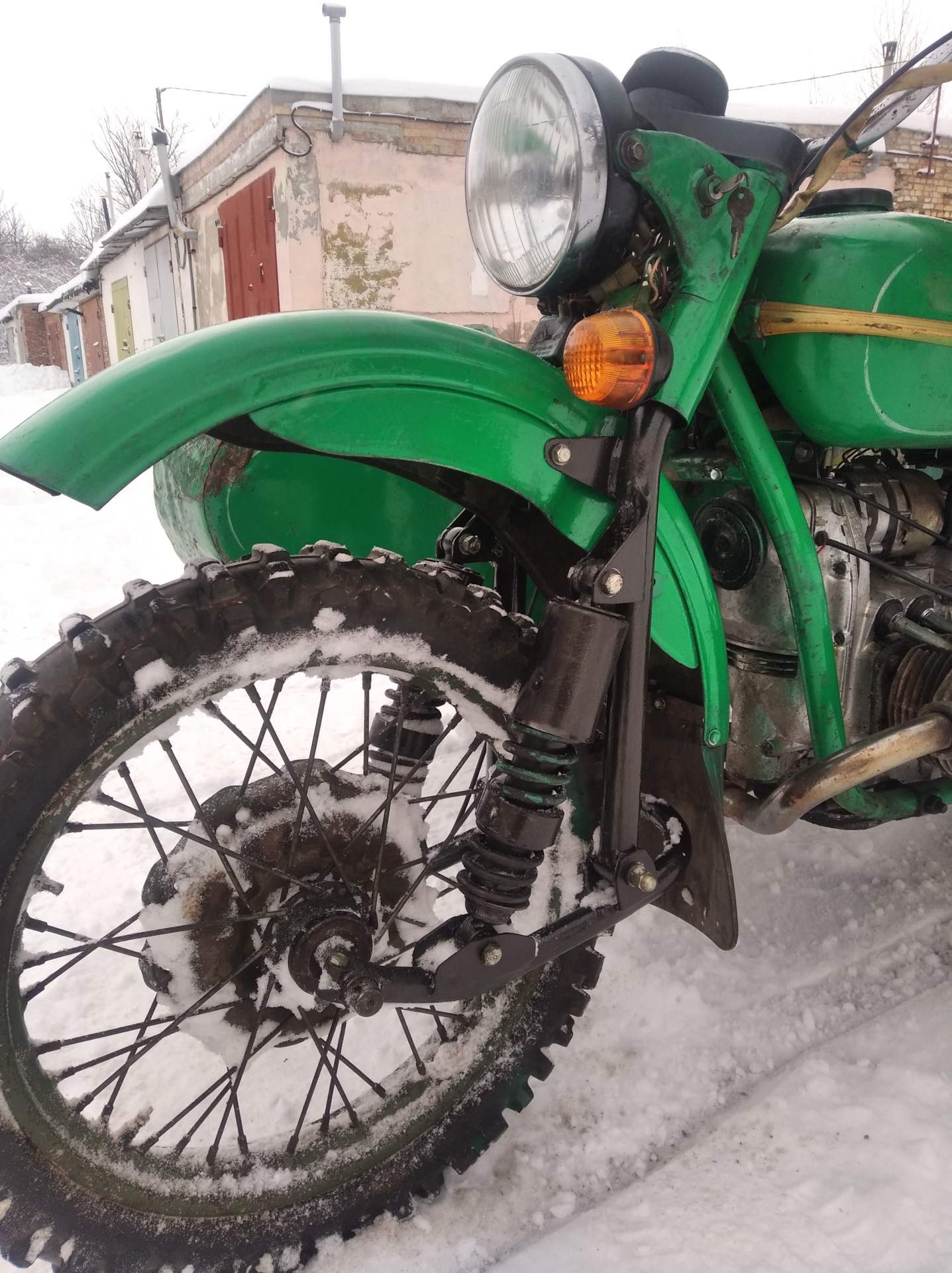 Как сделать крутой мотоцикл из старого Урала (видео)