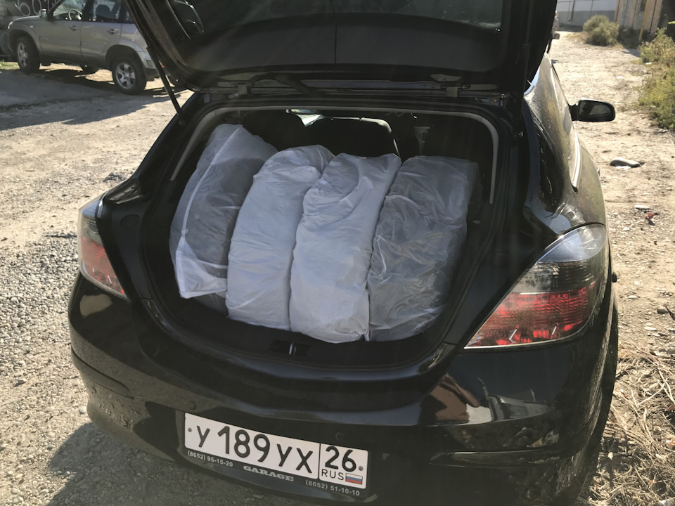 Фото в бортжурнале Opel Astra H GTC. Запчасти на фото: 16110102L