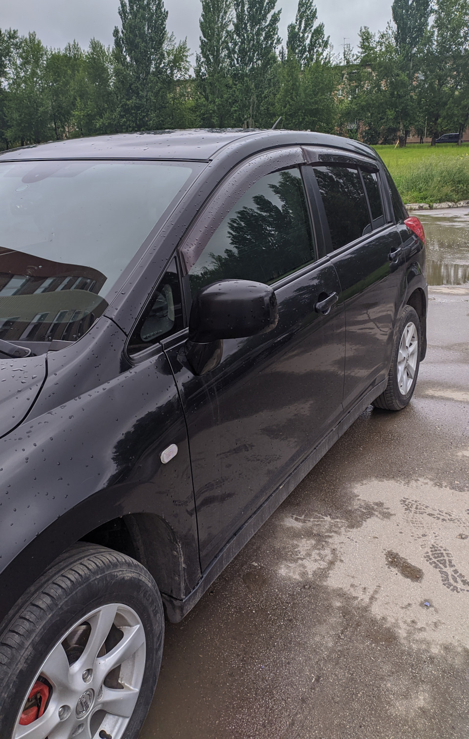 Практически тонировка в хлам) — Nissan Tiida (1G)