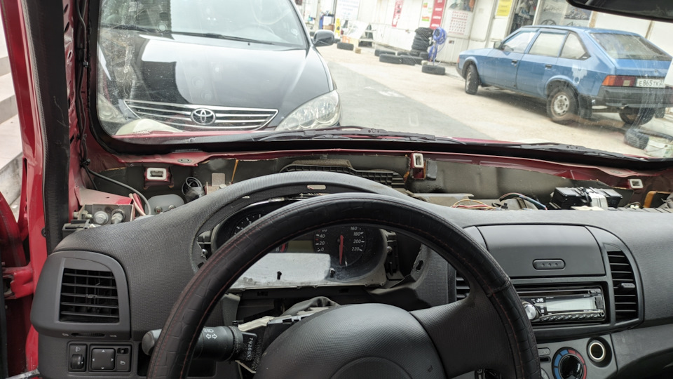 Простая замена лампы подсветки приборной панели Nissan Micra — DRIVE2