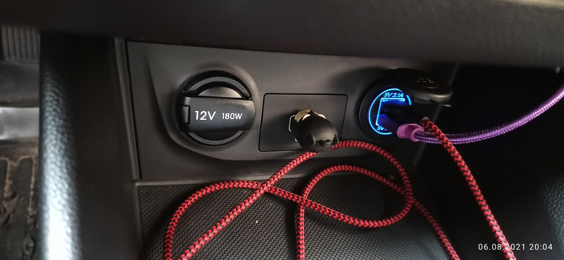 Update via usb instead. Розетка Hyundai Creta. USB розетка для автомобиля встраиваемая. USB розетки в Соболь. USB розетка для мотоцикла.